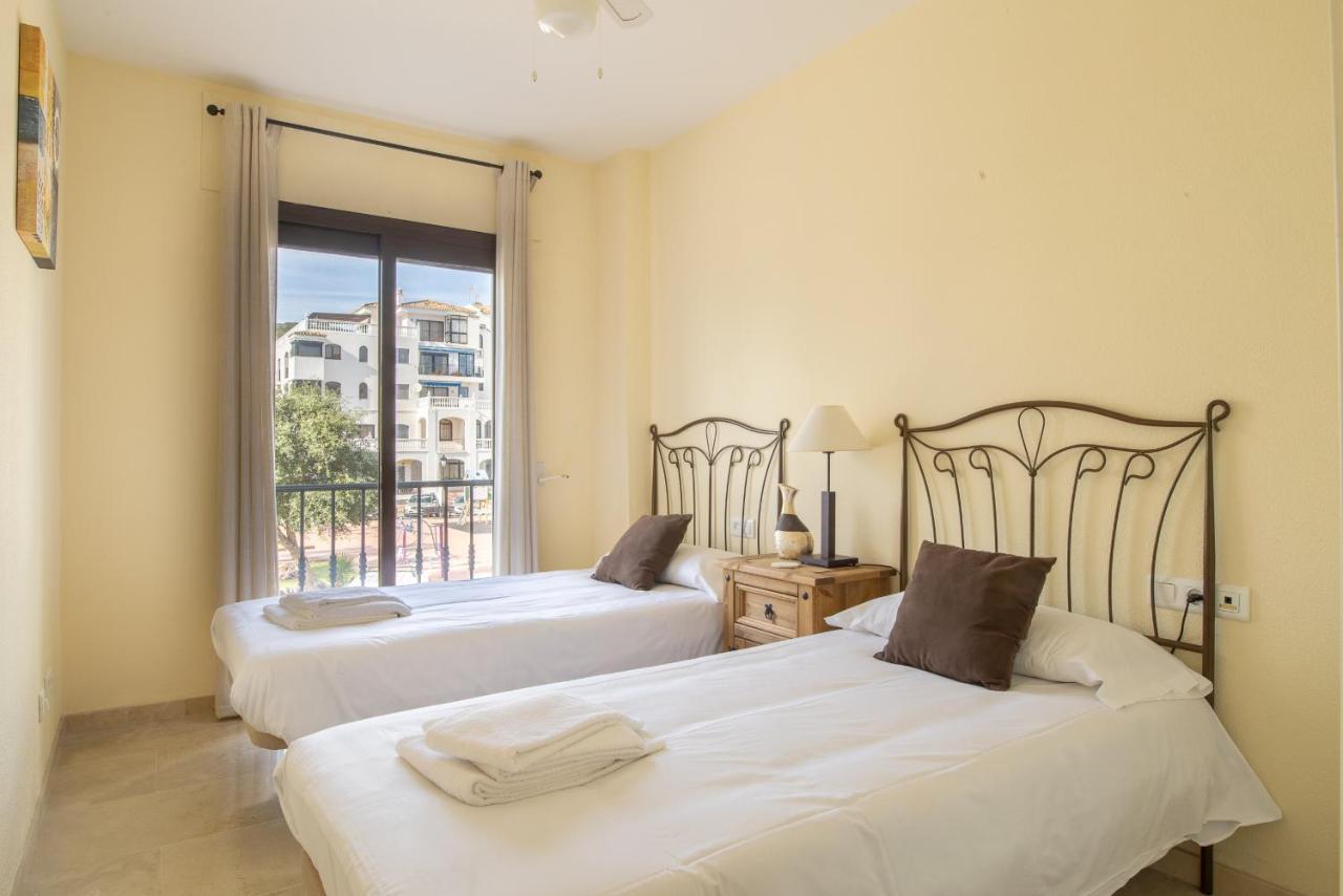 2261-Superb Apt On The Beach, On Duquesa Harbour Manilva Zewnętrze zdjęcie